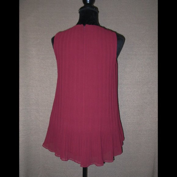 Club Monaco Vertical Pleated Top T0016 - Picture 2 of 3